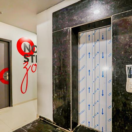 Super Collection O Le Noida Hotel Near Sector 76 Metro Station Экстерьер фото