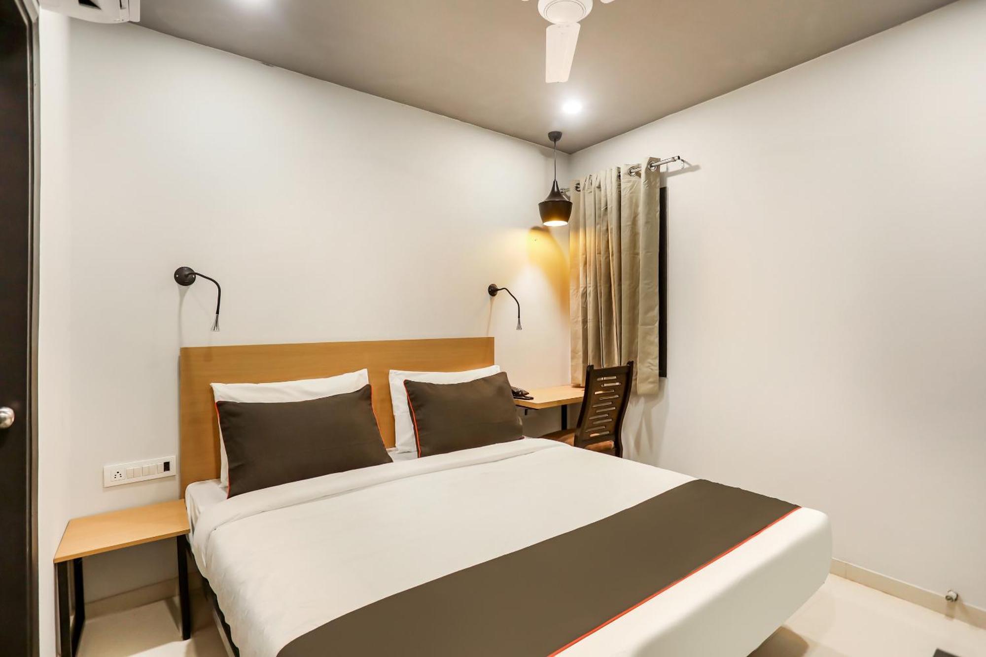Super Collection O Le Noida Hotel Near Sector 76 Metro Station Экстерьер фото